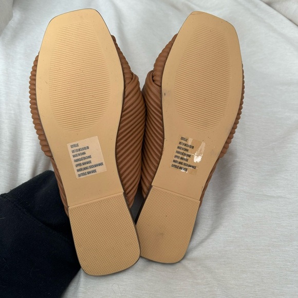 JustFab NWOB Estelle Sandals in Light Tan - Picture 4 of 4